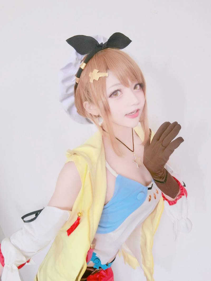 可爱《莱莎的炼金工房》角色cosplay，让我们一起迈向真理之门